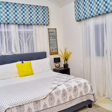Caribbean Estates, 10 Mins From The Beach, Beautiful Gated Community Portmore Eksteriør billede