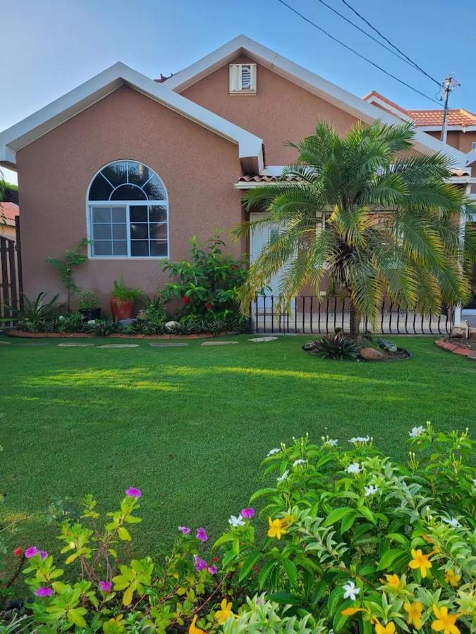 Caribbean Estates, 10 Mins From The Beach, Beautiful Gated Community Portmore Eksteriør billede