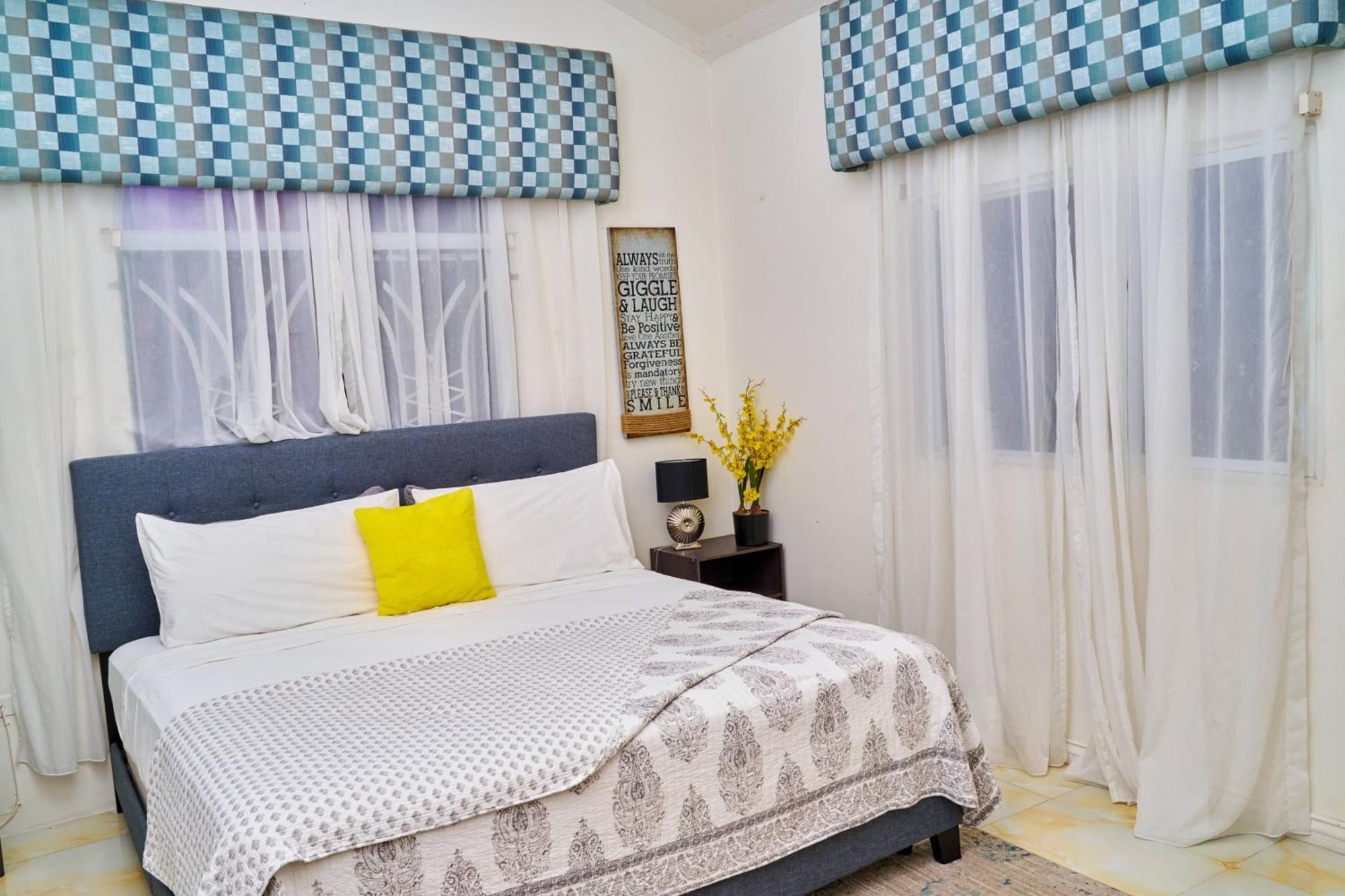 Caribbean Estates, 10 Mins From The Beach, Beautiful Gated Community Portmore Eksteriør billede